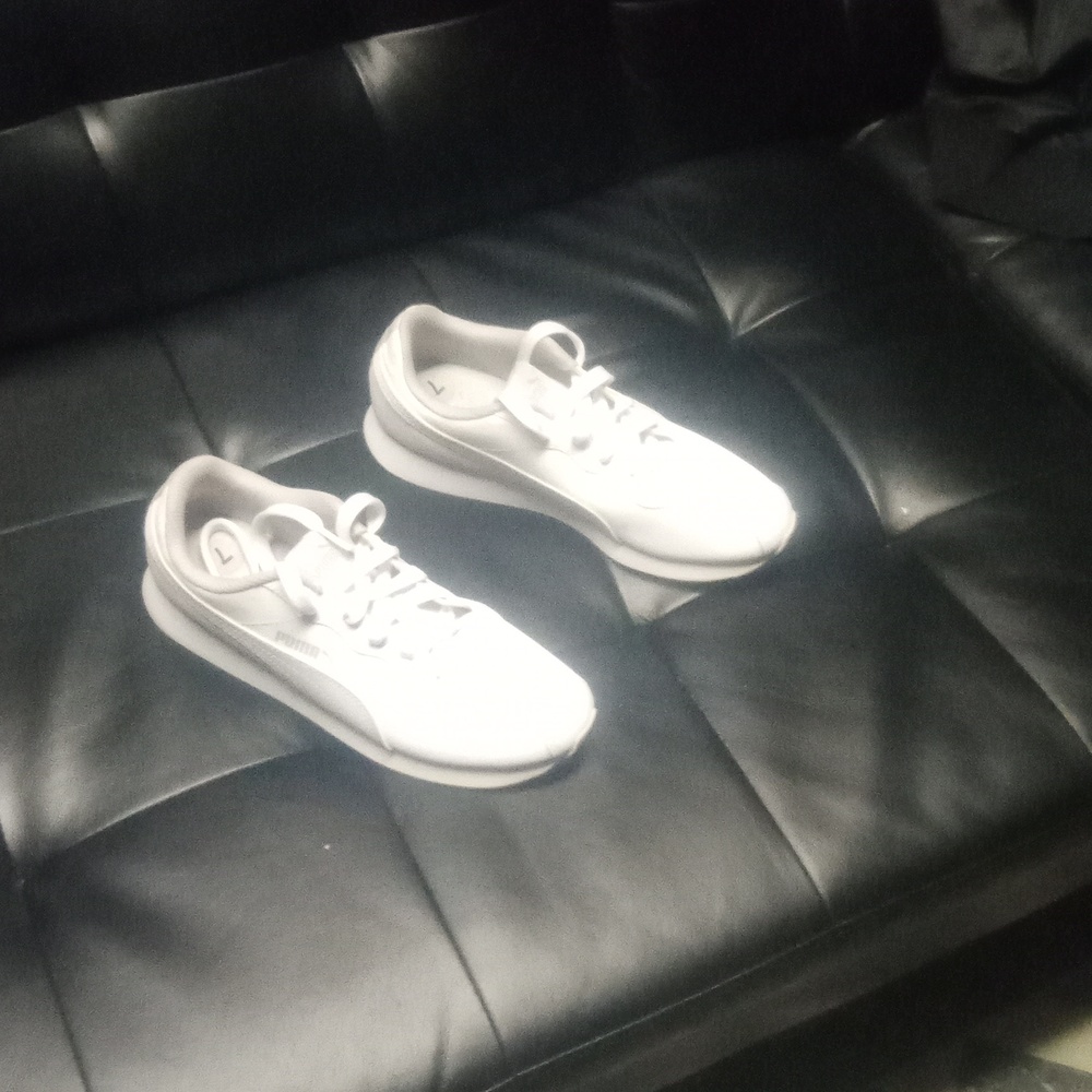 White Puma Shoe size 7 Women